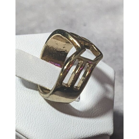 Gold Tone Slotted Chevron Fashion Ring Size 5 3/4 - Picture 2 of 12